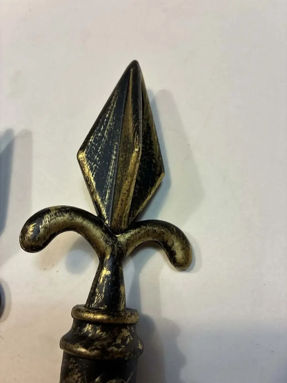 Gould Spear Design Fleur de Lis Curtain Rod Finial and Bracket Set Antique Gold